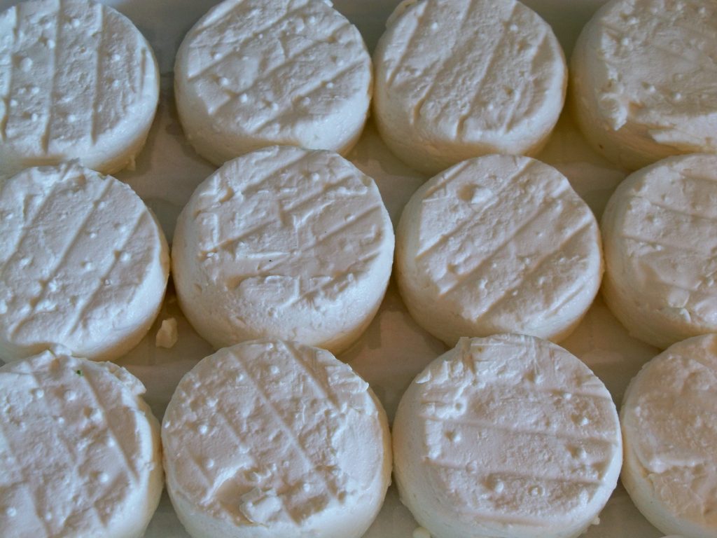 Soupe de potimarron au fromage frais de brebis et lardons